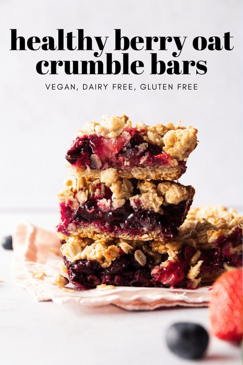 These healthy berry oat crumble bars are so easy to make with very simple ingredients. They burst in flavour thanks to the combination of strawberries, raspberries and blueberries, and make a great breakfast, snack or dessert! Bonus - these bars are vegan, dairy free and gluten free. Vegan Berry Crumble Bars, Vegan Plum Crumble, Vegan Berry Crumble, Vegan Snack Bars, Vegan Crumble Bars, Vegan Bars Dessert, Vegan Berry Cake, Pretty Vegan Food, Vegan Crumble Cookies