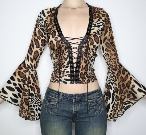 Vintage Bell Sleeve Top, 80s Rock Fashion, Leopard Print Outfits, Ruffle Bell Sleeve, Flared Sleeves Top, Moschino Cheap And Chic, Wardrobe Ideas, Corset Style, Vintage Clothes