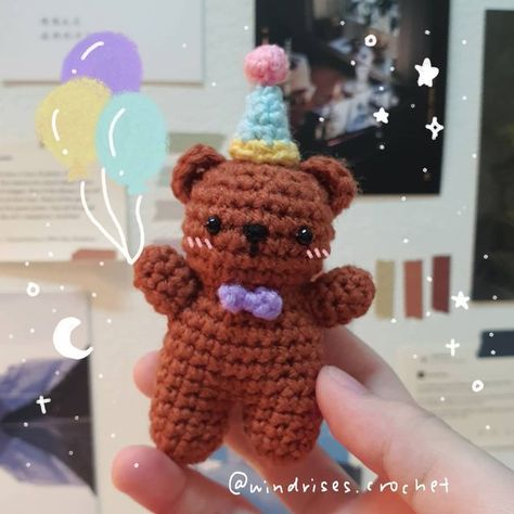 Crochet Birthday Hat, Crochet Birthday, Birthday Bear, Kawaii Plushies, Birthday Hat, Crochet Bear, Diy Crochet Projects, Crochet Bag Pattern, Mom Birthday