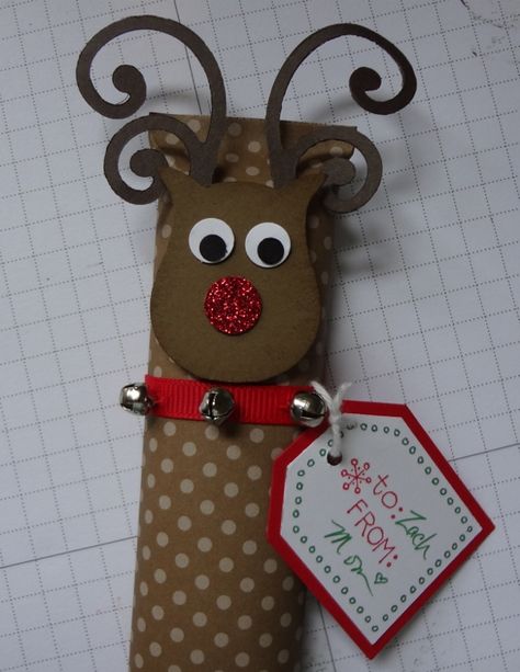 Beth's Paper Cuts: Rudolph - candy bar wrapped and decorated Giftwrap Ideas, Candy Bar Covers, Christmas Candy Bar, Candy Ideas, Wrap Gift, Candy Crafts, Gift Wrapper, Christmas Favors, Candy Favors