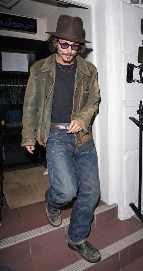 Mechanic Fashion Men, Trucker Outfit Men, Trucker Outfit, Johnny Depp Outfits Ideas, Johnny Depp Inspired Outfits, Men Grunge, Johnny Depp Fashion Style, Johnny Depp Outfits, Johnny Depp Aesthetic