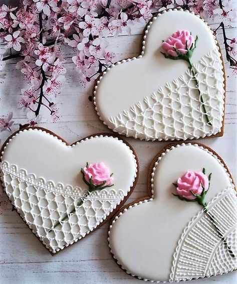 Frosted Cookies Designs, Heart Cookies Decorated, Tea Party Cookies, Valentine Cookies Decorated, Flower Sugar Cookies, Wedding Cake Cookies, Lace Cookies, Valentine Sugar Cookies, Royal Iced Cookies