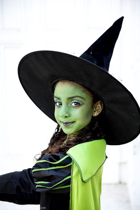 girls dressed as a wicket witch with green face paint Easy Witch Face Paint, Witch Face Paint Kids Easy, Tinman Makeup Wizard Of Oz, Witch Makeup For Kids, Homemade Tin Man Costume, Tin Man Cute Costume, Wizard Of Oz Costumes Diy Tin Man, Diy Tin Man, Diy Tin Man Costume