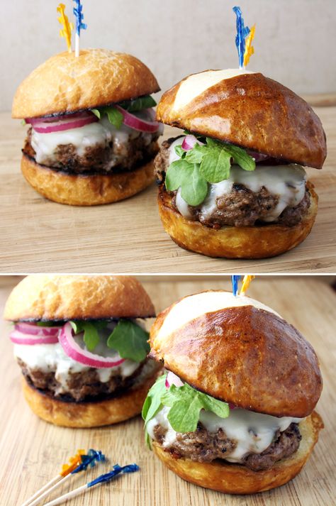 The Perfect Game Day Appetizer: Bison Sliders (Durham Ranch Ground Bison) The healthier alternative to beef! Bison Meals, Bison Sliders Recipe, Cowboy Cocktails, Bison Sliders, French Burger, Nevada Recipes, Keto Burger Recipes, Wraps For Lunch, Bbq Sliders