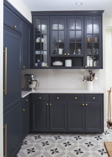 via Wit & Delight Kitchen Cabinets With Brass Hardware, Cabinets With Brass Hardware, Farmhouse Kitchen Cabinet Decor, Navy Kitchen Cabinets, Navy Blue Kitchen Cabinets, Navy Cabinets, Navy Blue Kitchen, Navy Kitchen, Dc Fix