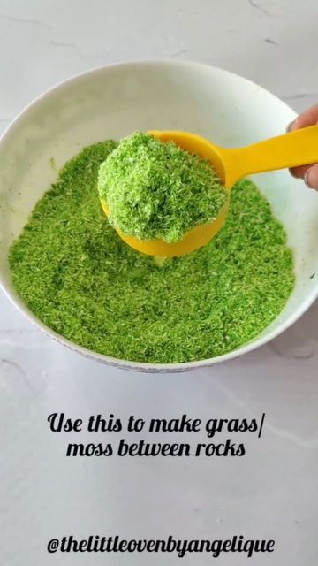 Angelique Vikram Goel | Cake Artist | Yamunanagar on Instagram: "Super easy & quick Edible grass!⛳ With just two ingredients - Dessicated coconut & Green gel colours! (You can also use biscuit crumbs instead of dessicated coconut!) Colours used @magiccoloursindia Lemon Lime & Leaf green Where to use it? ⛳ Golf theme cakes ⛳ Jelly Island cakes ⛳ Landscape cakes ⛳ Garden theme cakes ⛳ Waterfall cakes ( Did you see our Working Waterfall cake?😱) Go and have a look! ⛳ Moss between rocks/ brick wall Edible Grass For Cakes, Edible Moss For Cakes, Waterfall Cakes, Green Theme Cake, Rainforest Cake, Swamp Cake, Landscape Cake, Spooky Spring, Garden Theme Cake