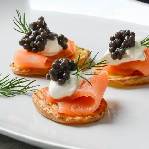 ELEGANT SMOKED SALMON CANAPES