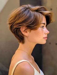 Subtle Layers, Chic Bob, Long Face Haircuts, Stylish Short Hair, Oval Face Haircuts, Stylish Short Haircuts, Short Shag Hairstyles, Hair Inspiration Short, Hairstyle Trends