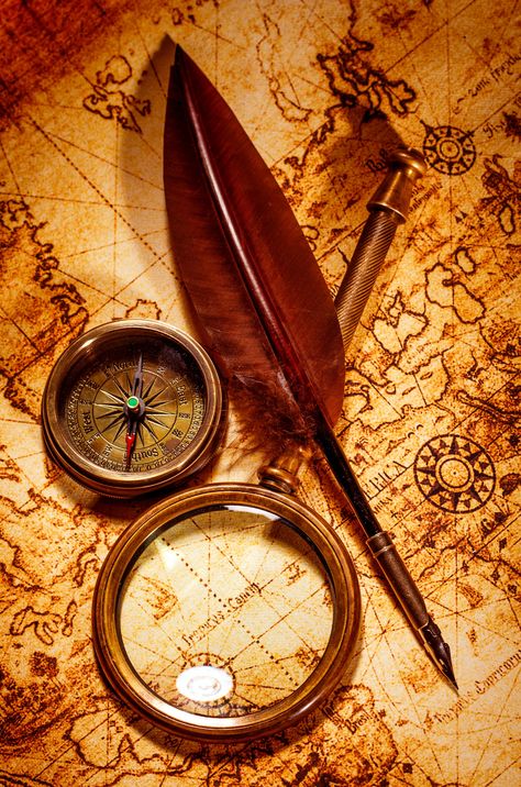 Ancient World Maps, Navi A Vela, Map Compass, Samoan Tattoo, Quill Pen, A Compass, Old Maps, Old Map, Vintage Maps