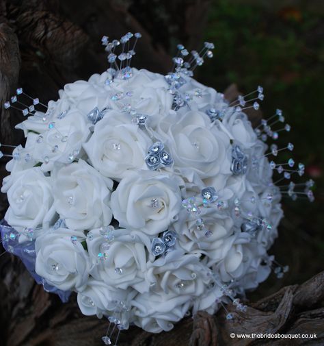 White And Silver Bouquet Wedding, Winter Wonderland Quinceanera Bouquet, Bouquet Of Flowers Wedding Blue, Silver And White Quinceanera Decorations, Light Blue Bouquet Quinceanera, Quinceanera Flower Bouquet Blue, Bouquet Of Flowers Quinceanera, Quinceanera Ramos Artificial, Quince Flower Bouquets Blue