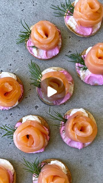 Sine Siemkowicz on Instagram: "SMOKED SALMON ROSE CANAPÉS with scalloped cream cheese. 🌹 Baked tortilla rounds topped with cream cheese (half of the cream cheese is colored pink using beetroot powder), salmon roses and dild. I got the idea to make cream cheese this way from @eatingwithwinnie Check out her feed for super cute food art. #horsdoeuvres #smokedsalmon #beautifulfood #fingerfoods #canapes" Smoked Salmon Rosettes, Salmon Roses, Salmon Cream Cheese, Cheese Baked, Make Cream Cheese, Beetroot Powder, Cute Food Art, Hors D'oeuvres, Food Display