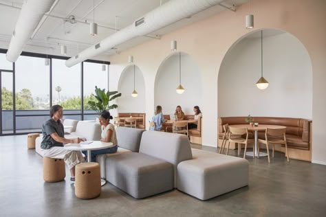 Rapt Studio fashions soothing interiors for Goop HQ in Santa Monica Custom Reception Desk, Timber Kitchen, Conference Room Chairs, Modular Lounges, Ideas Hogar, Waiting Area, Office Inspiration, Modern Office, Interior Design Firms