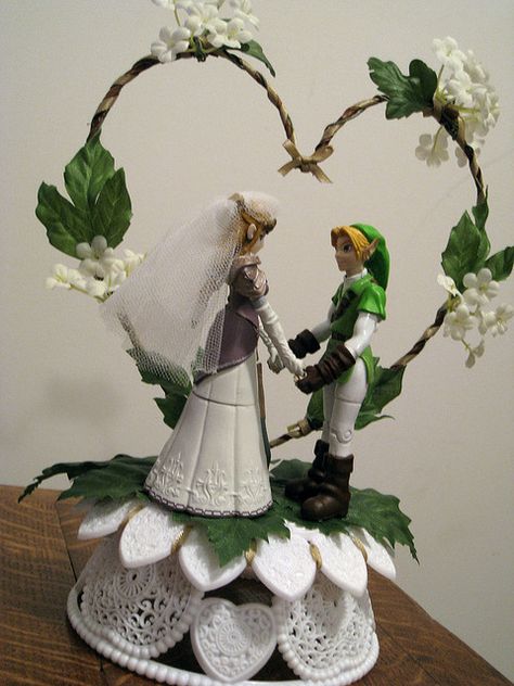 Zelda and Link wedding topper. I've decided (about five minutes ago) I'm going to have a Zelda themed wedding. (Mainly so I can wear those zelda shoes). Now I gots to find me a nerdy man! Hyrule Compendium, Geek Wedding Cake, Nerdy Wedding Cakes, Zelda Cake, Zelda Wedding, Video Game Wedding, Gamer Wedding, Hyrule Castle, Nerd Wedding