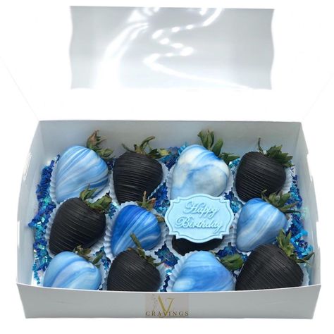 Blue Chocolate Covered Strawberries, Blue Treats, Chocolate Goodies, Strawberry Ideas, Treat Business, Valentine Strawberries, Strawberry Things, Ashley Park, Strawberry Gifts