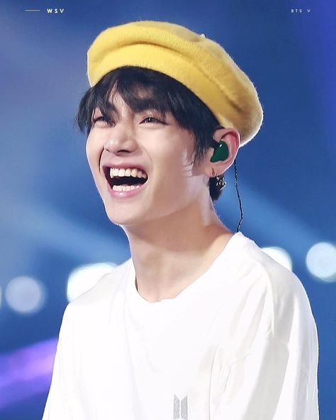 if you are ever feeling down, just remember that somewhere out there, seven young men want you to realize your self-worth and smile Taehyung Smile, V Smile, Smile Pictures, Smile Gif, Taehyung Photoshoot, Korean Bands, Kim Taehyung Funny, Kim Taehyung Wallpaper, Bts Twt