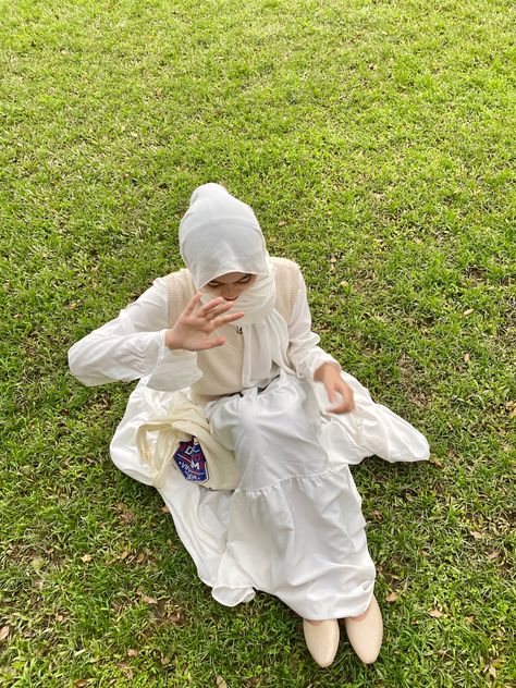 Ootd No Face, No Face, Ootd, White