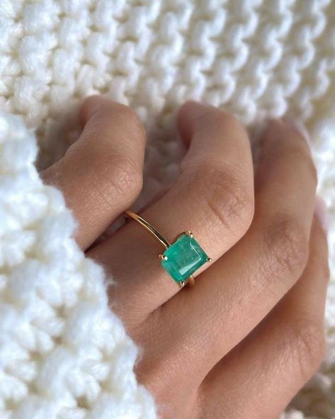 Emerald Ring Design, Emerald Solitaire Ring, Emerald Stone Rings, Gemstone Solitaire Ring, Columbian Emeralds, Emerald Ring Vintage, Ring Inspo, Emerald Wedding Rings, Moissanite Solitaire Ring