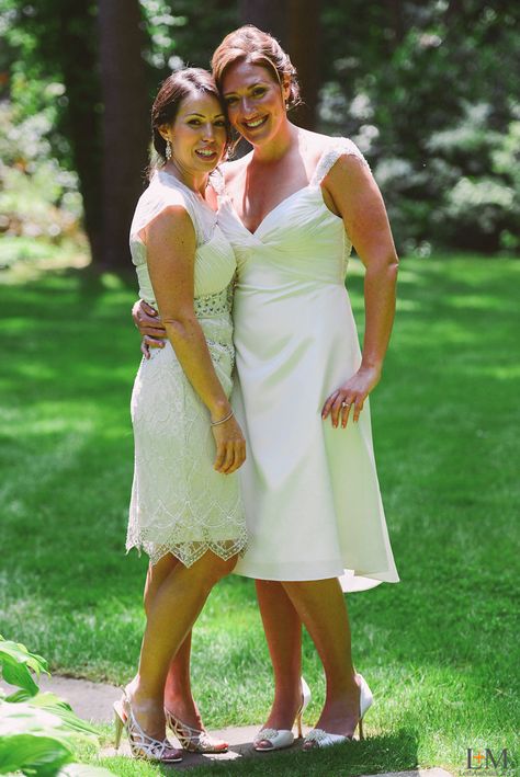 Lesbian wedding Lesbian Wedding Photography, Queer Weddings, Woman Loving Woman, Lesbian Wedding, Gay Wedding, Perfect Couple, Classy Women, Photo Collection, Graduation Dress