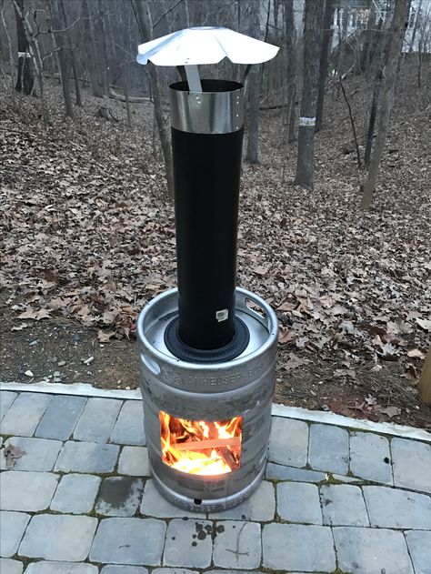 Beer Keg Chimenea - made from an old beer keg Beer Kegs Repurposed, Beer Keg Ideas Projects, Beer Keg Ideas, Outside Kitchen Ideas, Beer Garden Design, Bbq Outside, Barrel Fire Pit, Small Wood Burning Stove, Steam Box