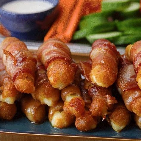 Bacon Wrapped Mozzarella Sticks, Bacon Wrapped Mozzarella, Sweet And Spicy Bacon, Bacon Wrapped Cheese, Mozzarella Sticks Recipe, Spicy Bacon, Cooking Fails, Slow Cooker Chili Recipe, Awesome Appetizers