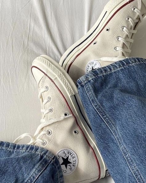 Converse Haute, Annabeth Chase Aesthetic, Better Than The Movies, Chloe Walsh, Annabeth Chase, White Converse, Online Diary, Percy Jackson And The Olympians, Couple Outfits