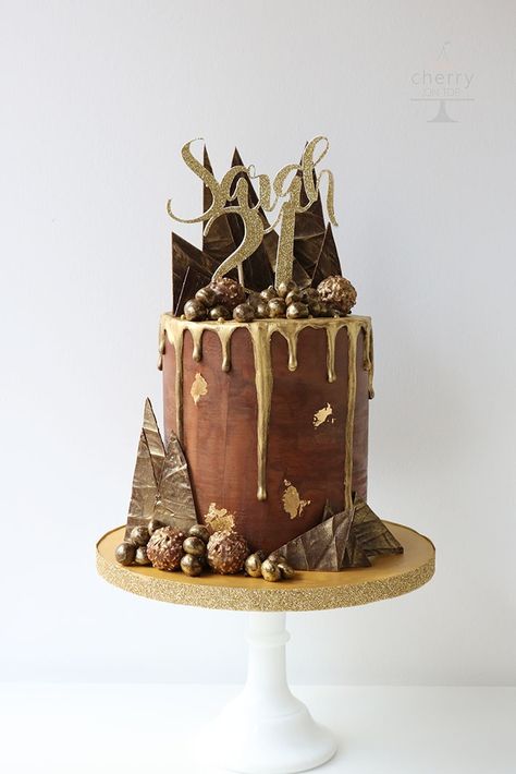 Gold & Chocolate Drip 21st Cake Chocolate And Gold Cake, Gold Chocolate Cake, 21st Cake, Gold Birthday Cake, Gold Chocolate, Gold Drip, Chocolate Drip, Gold Cake, Gold Birthday