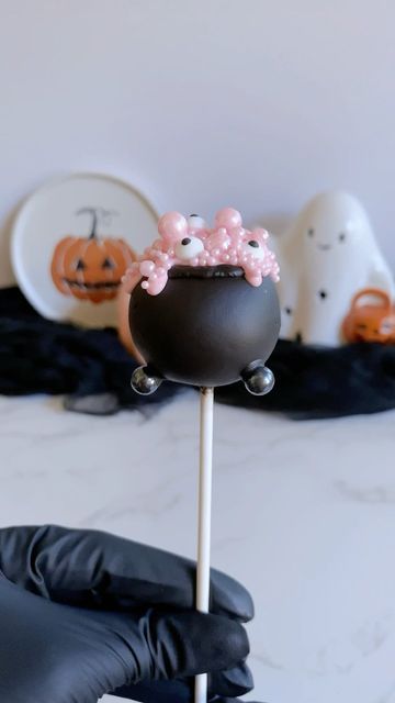 Halloween Cake Pop Recipes, Fall Cake Pops, Bat Mold, Ghost Mold, Spooky Halloween Cakes, Spooky Halloween Desserts, Pumpkin Song, Diy Cake Pops, Halloween Deserts