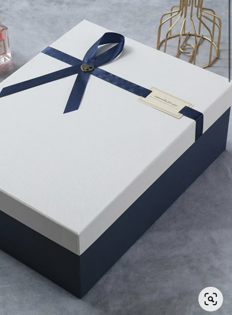 Luxury Gift Box Packaging Design, Hardbox Packaging, Fancy Gift Wrapping, Gift Wrapping Ideas Christmas, Hampers Packaging, Client Gift Box, Wrapping Ideas Christmas, Cute Gift Wrapping Ideas, Gift Packing Ideas