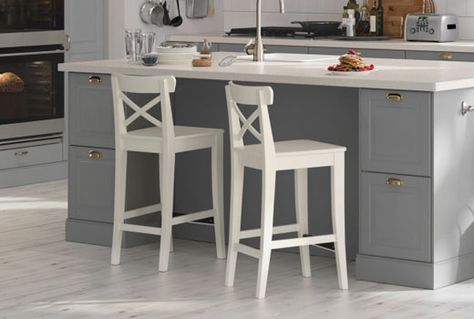 IKEA bar stools INGOLF white in a BODBYN grey kitchen Ikea Bodbyn Kitchen, White Kitchen Open Concept, White Kitchen Counters, Bodbyn Grey, Kitchen Counter Height, Ikea Stool, Ikea Bar, Kitchen Grey, Cabin Living Room