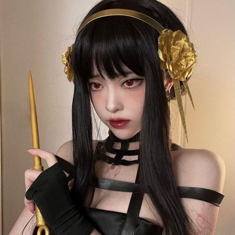 Yor Forger Makeup, Kaguya Cosplay, Yor Forger, Lots Of Makeup, Makeup Looks Tutorial, Cosplay Characters, Uzzlang Girl, Amazing Cosplay, Cute Cosplay