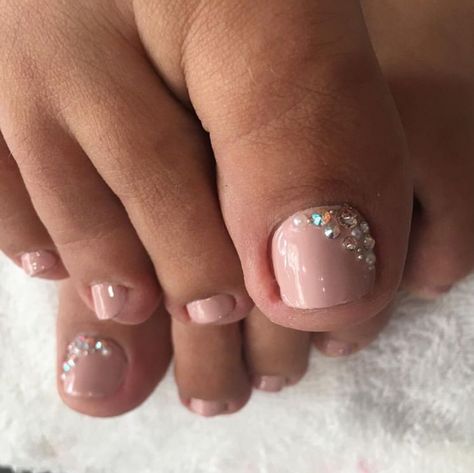 24 Beautiful Spring Toe Nails Design Ideas - The Glossychic Spring Toe Nail Colors Pedicures, Toe Nail Designs For Spring, Pink Toe Nails With Design, Spring Toe Nails, Spring Toes, Nail Designs Toenails, Best Toe Nail Color, Wedding Toe Nails, Ig Nails