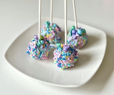 Saltsy Recipes: Mermaid Cake Pops 1 Cake Pops Sea Theme, Cake Pops Mermaid, Little Mermaid Cake Pops, Under The Sea Cake Pops, Easy Mermaid Cake, Octopus Cake Pops, Mermaid Cake Pops, One Der The Sea, Truffle Recipe Easy