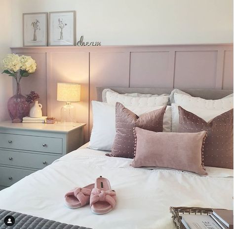 Pink Bedroom Panelling Bedroom Panelling, House Renovation Design, Restful Bedrooms, Bathroom Paint, Bedroom Wall Colors, Room Redesign, Bedroom Panel, Spare Bedroom, Pink Bedroom