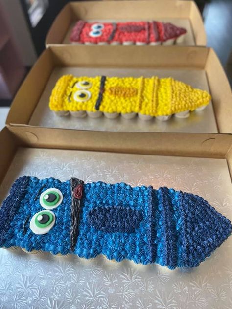 Crayola Cupcake Ideas, Crayons Birthday Party Ideas, Crayon Party Decorations, Crayola Birthday Party Ideas, Color Crew Birthday Cake, Color Crew Cake, Crayola Birthday Party Cake, Crayola Birthday Cake, Crayola Cupcakes