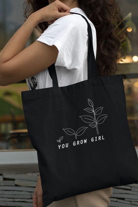 Tote Bag Quotes, Creative Tote Bag, Diy Tote Bag Design, Handpainted Tote Bags, Canvas Bag Diy, Totes Ideas, Canvas Bag Design, Tods Bag, Clothes Embroidery Diy