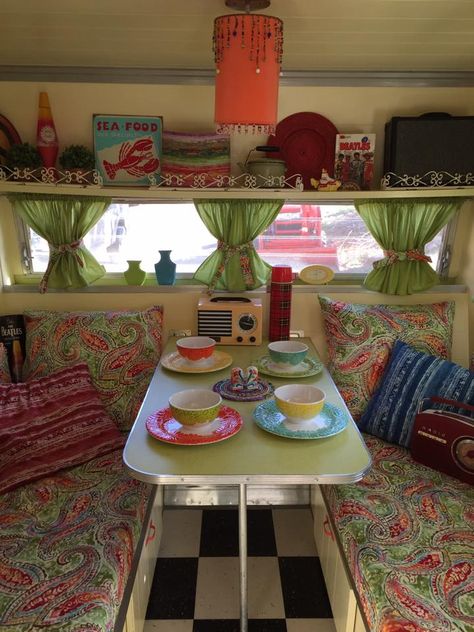 Glamper Interior, Trailer Dolly, Caravan Van, Caravan Decor, Rv Makeover, Vintage Caravan, Vintage Campers, Camper Decor, Camper Life