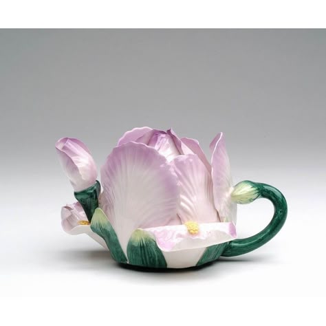 This exquisite ceramic teapot delicately decorated with an intricate iris flower motif is the perfect addition to any spring Decor. Ideal for special occasions like tea parties and mothers day its the perfect gift for the woman who appreciates the beauty of the finer things. Rose Teapot, Bone China Tea Set, China Tea Sets, Pink Orchids, Teapots And Cups, Porcelain China, Porcelain Teapot, Porcelain Art, Iris Flowers