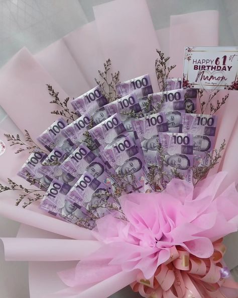 Another rush order for today 😍 ✅ Regular Money Bouquet with 1.7K cash "Happy 61st Birthday Mamon" 🥳🎉🎂🎈 Thank you so much, ma'am Blessa, for trusting us with your surprise! 🥰🙏🩷 #RushOrder #TodaysDelivery #MoneyBouquet #Money #GiftIdeas #SurpriseIdeas #SurpriseCebu #Cebu #CebuSurprise #SMNC #SurpriseMeNowCebu Birthday Flowers Bouquet With Money, Money Bouquet Rupiah, Bucket Money Flower, Happy 61st Birthday, Money Boquetes Of Flowers Philippines, Money Bucket Flower Rupiah, Happy 61 Birthday, Gifts Bouquet, 61st Birthday