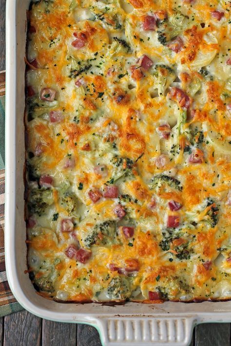 Potatoes Au Gratin, Comfort Food Casserole, Winter Comfort Food, Emily Bites, Ham Recipes, Potato Bake, Ham And Cheese, Ww Recipes, Fresh Salads