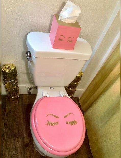 Glitter Toilet Seat, Painted Toilet, Black Toilet Seats, Glitter Bathroom, Glitter Lashes, Pink Toilet, Angel Wings Decor, Black Toilet, Bathroom Design Inspiration