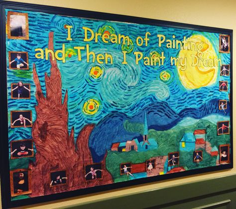 Students recreated Van Gogh's Starry Night & pictures of them "coming out" of their frame. Van Gogh Classroom Decor, Starry Night Bulletin Board, Starry Night Classroom Theme, Van Gogh Bulletin Board, Art Room Doors, Art Bulletin Boards, Starry Night Art, School Murals, Night Pictures