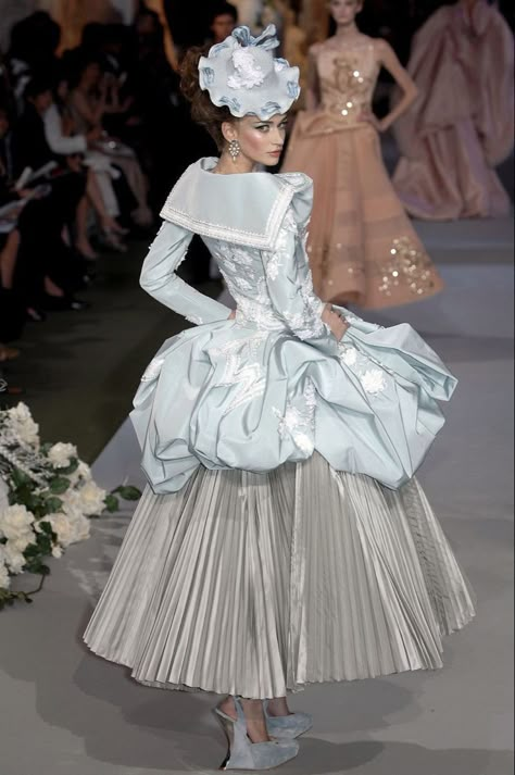 Runway Fashion Couture Christian Dior, Galliano Dior, Runway Fashion Couture, Christian Dior Haute Couture, Dior Haute Couture, Christian Dior Couture, Dior Fashion, Dior Couture, Mode Inspo