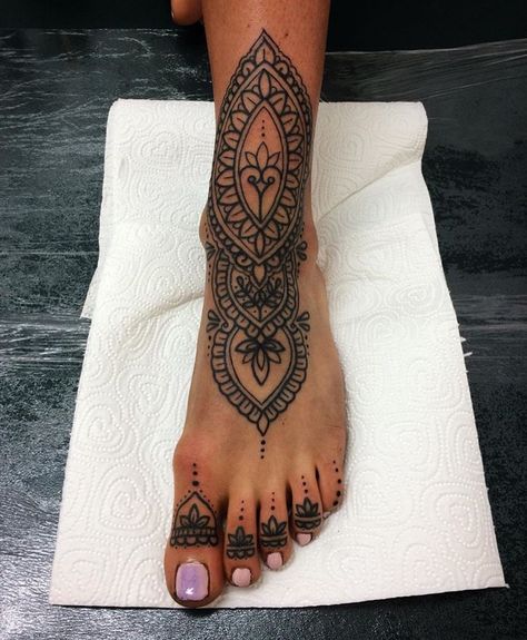 Henna Toe Designs, Henna Feet Tattoos, Foot Henna Tattoos, Toes Tattoos For Women, Mandala Foot Tattoos For Women, Mandala Tattoo Foot, Foot Mandala Tattoo, Ornamental Foot Tattoo, Mandala Ankle Tattoo