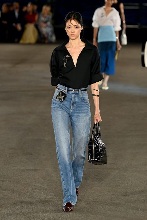 Zara Minimalist Outfit, Minimal Fits, Zara 2023 Spring Summer, Runway Jeans Outfit, Ss24 Denim Trends, Mika Schneider Street Style, Denim Trends 2023/2024, Denim Runway 2023, Chic Non-stretch Denim Skirt