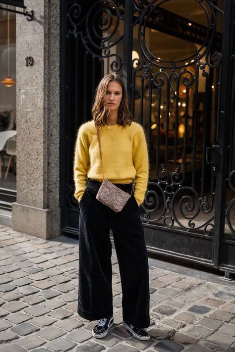 Wide Pants Outfit Winter, Trousers Outfit Winter, Wide Leg Pants Winter, Wide Pants Outfit, Wide Leg Trousers Outfit, Styling Wide Leg Pants, Wide Leg Outfit, Corduroy Pants Outfit, Wide Leg Pants Outfit