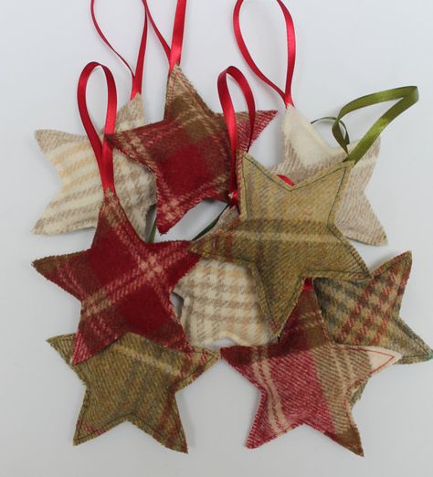 Christmas Star Hanging Decoration in Tweed scented with Cloves & Cinnamon Christmas Decorations Sewing, Christmas Sewing Projects, Star Ornaments, Christmas Stars, Fabric Christmas Ornaments Diy, Decorating Diy, Christmas Ornaments Diy, Felt Christmas Decorations, Handmade Christmas Tree