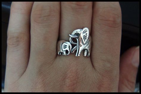 Elephant Bedroom, Elephant Stuff, Elephant Ring, Nice Ideas, Elephant Jewelry, Family Rings, Mama Elephant, Elephant Lover, Elephant Love