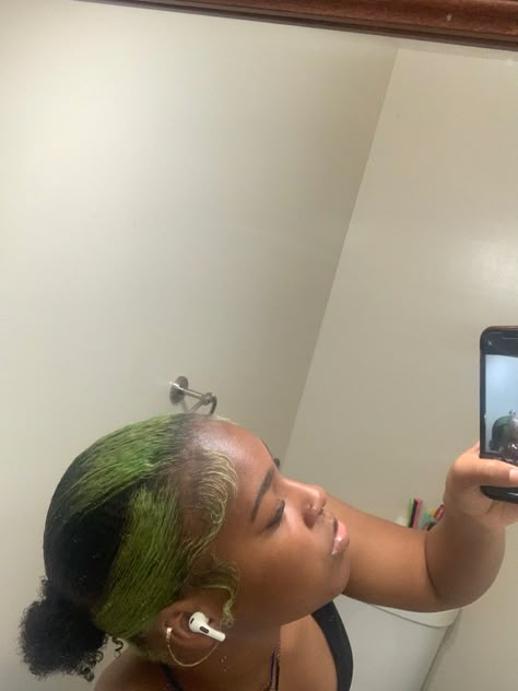 slickback Black And Green Skunk Stripe Hair, Green And Black Skunk Stripe, Green Skunk Stripe Curly Hair, Green Skunk Stripe, Black Wig With Green Skunk Stripe, Skunk Stripe 4c Hair, Dyed Natural Hair For Black Women Skunk Stripe, Hair Stripes, Skunk Hair