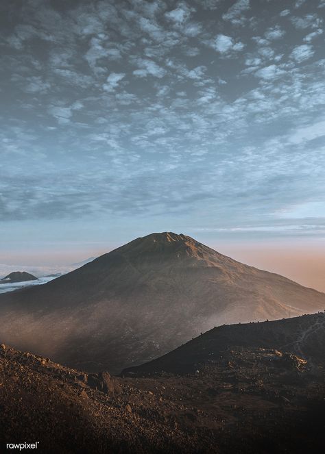 Mount Merapi, New Zealand Mountains, Take Better Photos, Wild Nature, Cool Landscapes, Back To Nature, Yosemite National, Morning Light, Mountain Landscape