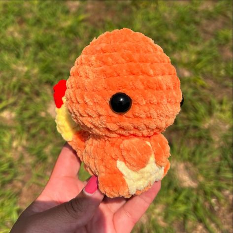 day 26 of AmiguruMay! a cute little charmander! 🧡❤️ pattern by @stitch_and_sprout_markets • • • • • • • • • #amigurumi#amigurumay#plushie#plushies#crochet#crochetaddict#handmade#yarn#yarnaddict#yarnlove#smallbusiness#smallbusinessowner#soft#toys#textile#textileart#art#artist#etsy#etsyseller#etsyshopowner#etsyshop#pokemon#pokémon#pokemonart#charmander#starterpokemon#crochetpokemon Plushies Crochet, Sprouts Market, Crochet Pokemon, Handmade Yarn, Crochet Design Pattern, Diy Creative Crafts, Soft Toys, Chunky Yarn, Diy Creative